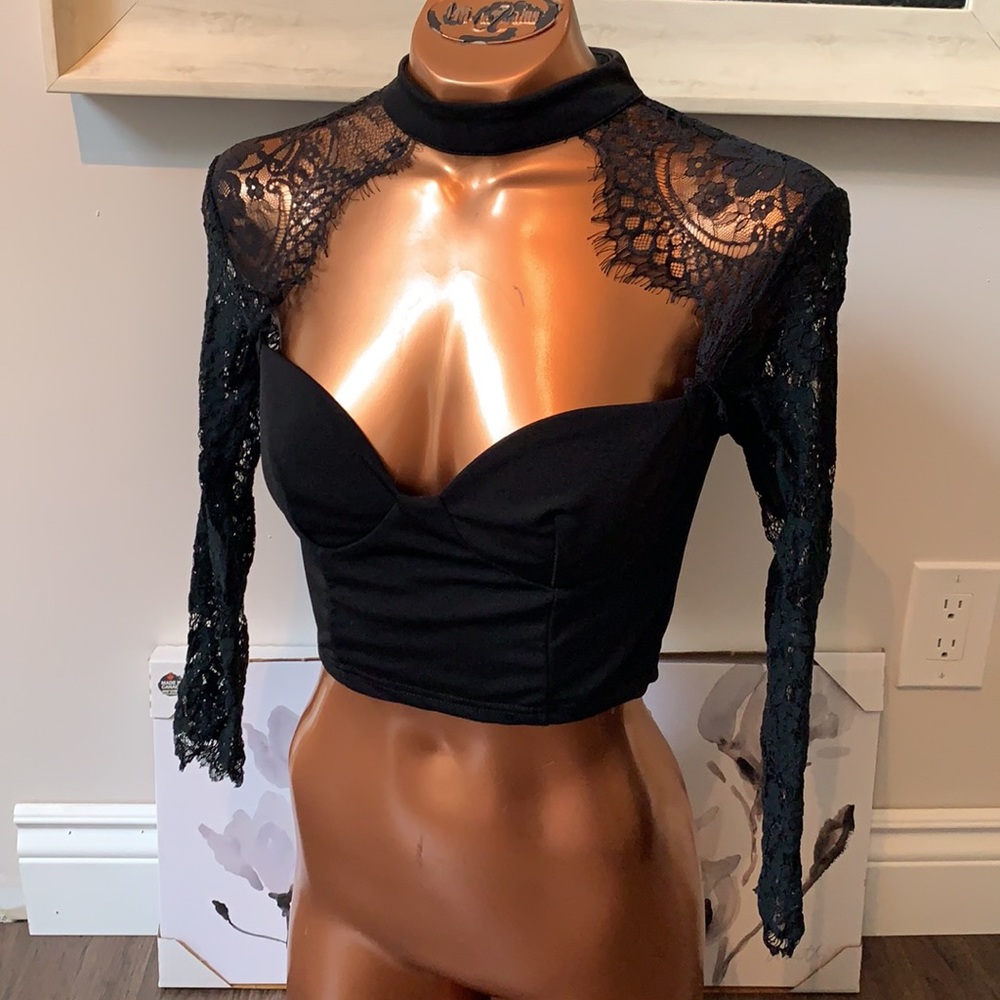 🥼 BRAND NEW !! Crop Top NEVER WORN